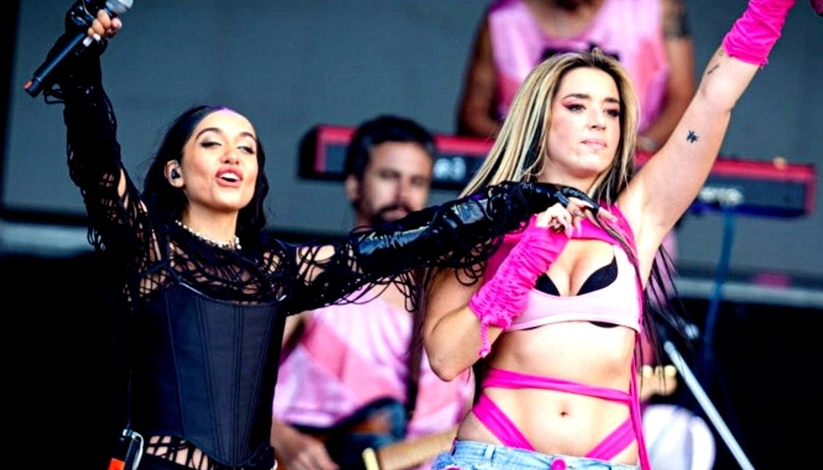 María Becerra anticipó el remix de “La Reina” junto a Lola Índigo en un show en vivo