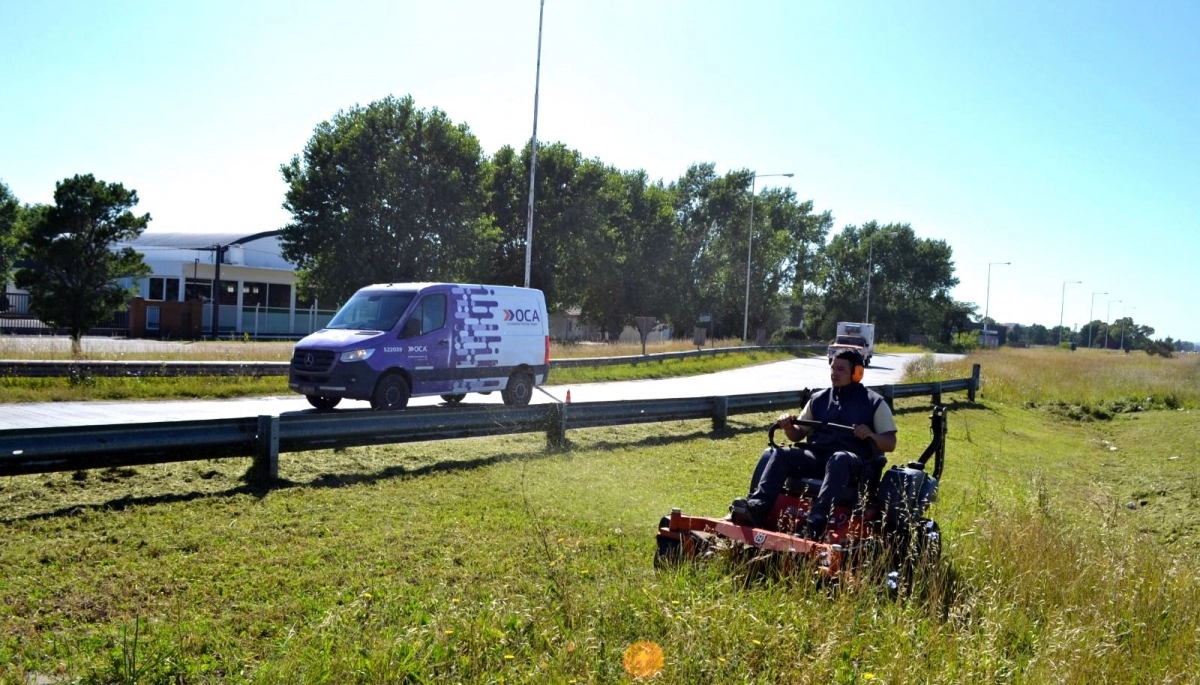 Y va el tercero: otro intendente salió a cortar el pasto en las rutas ante el abandono de Nación
