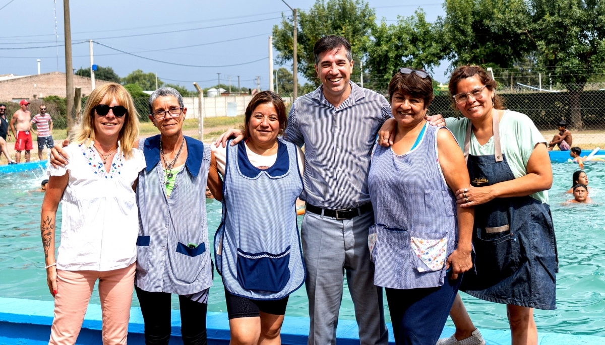 Flexas celebró el inicio de la colonia de verano en Viamonte con un nuevo sistema de filtrado de piletas