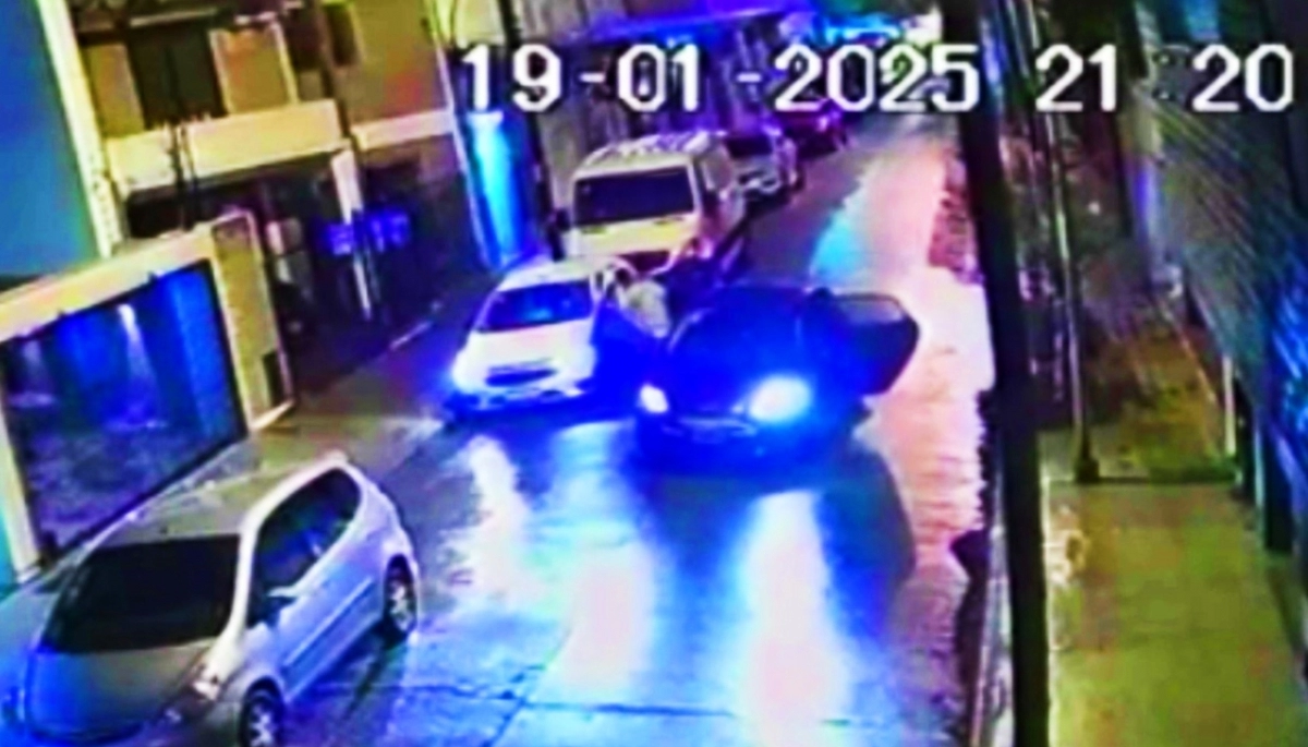 Inseguridad en el Conurbano: estacionaron el auto y les robaron todo en medio minuto