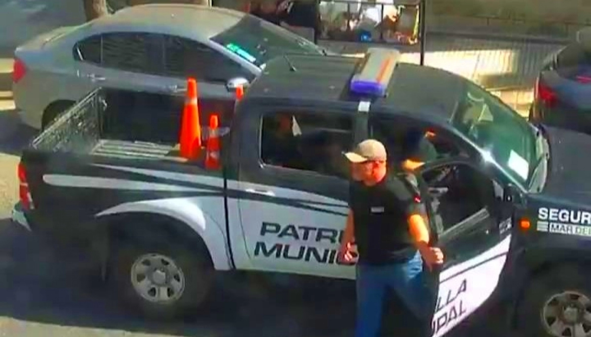 Polémica en Mar del Plata: el Intendente festejó que agente municipal noqueó a un hombre inmovilizado