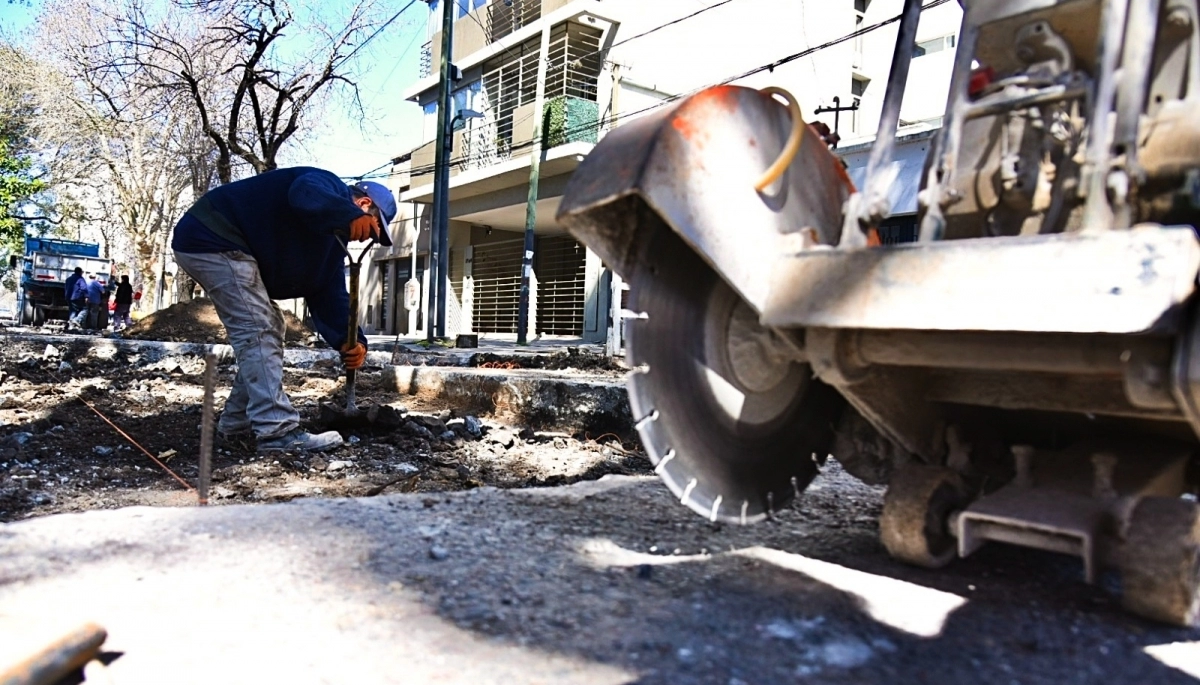 La Plata avanza con obras de pavimentación y bacheo en distintos puntos de la ciudad
