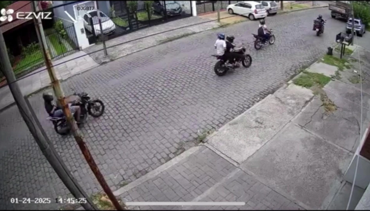 Descontrol en Morón: motochorros interceptaron a motoquero, lo arrojaron a la calle y le sacaron todo