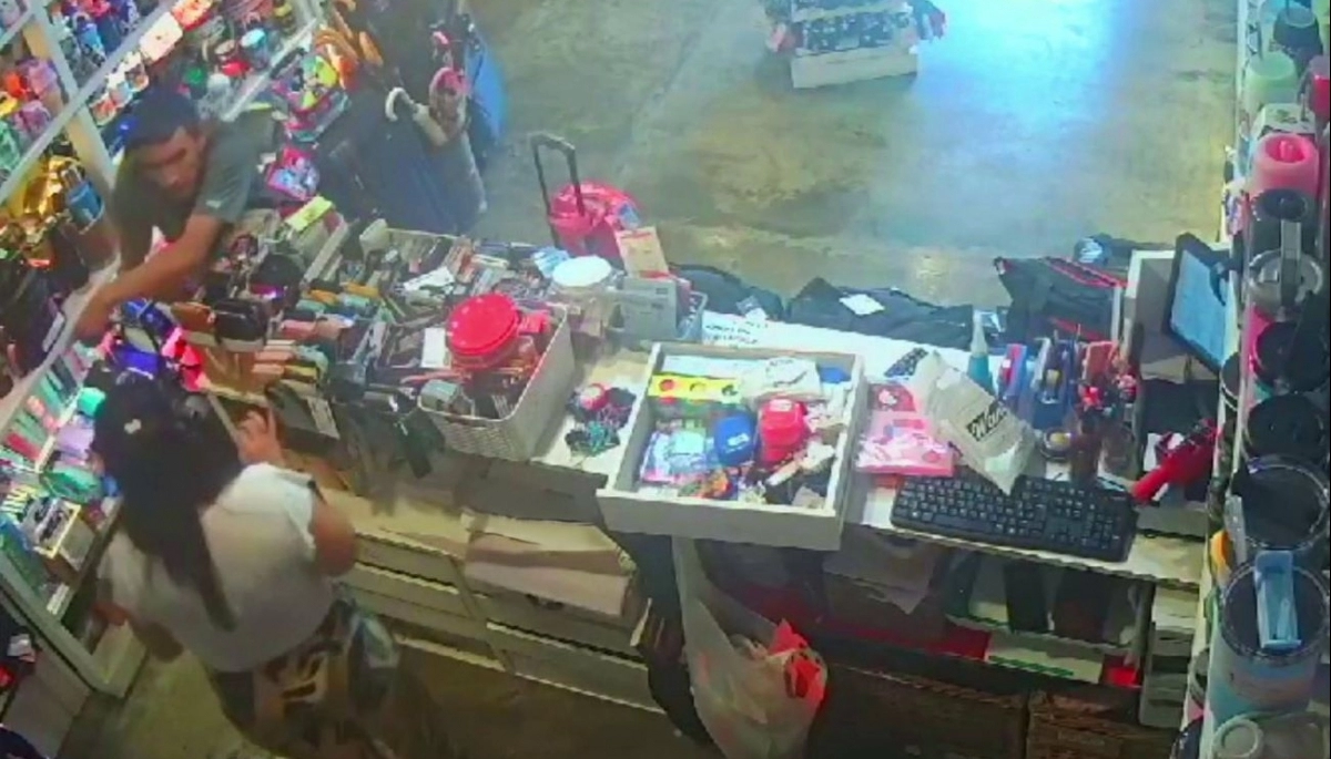 Conurbano descontrolado: encerró a la empleada de un local y en menos de un minuto huyó con la recaudación