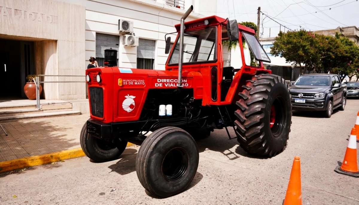 Listo para salir a las calles: 25 de Mayo celebró la restauración del tractor Fiat 900