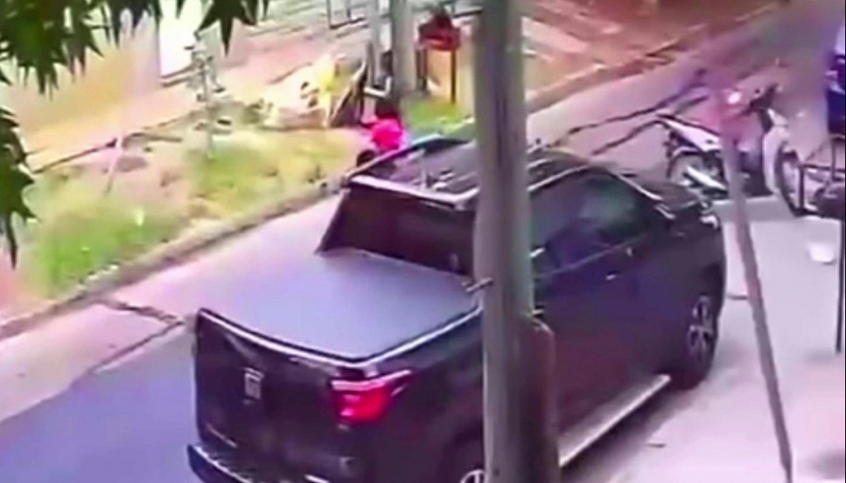 Inseguridad en Tres de Febrero: motochorros hicieron un 2 x 1 de automovilistas en Villa Raffo