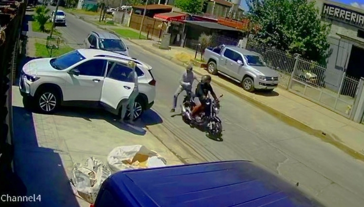 ¿La entregaron? Salió del banco con 23 millones de pesos y motochorros se los robaron en la puerta de la fábrica