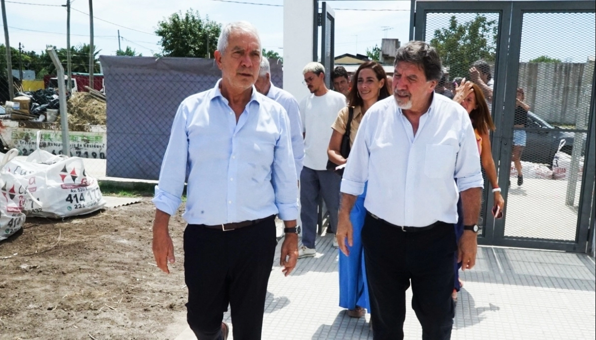 Alak y Sileoni supervisaron la obra en una escuela de Olmos paralizada por la gestión municipal anterior