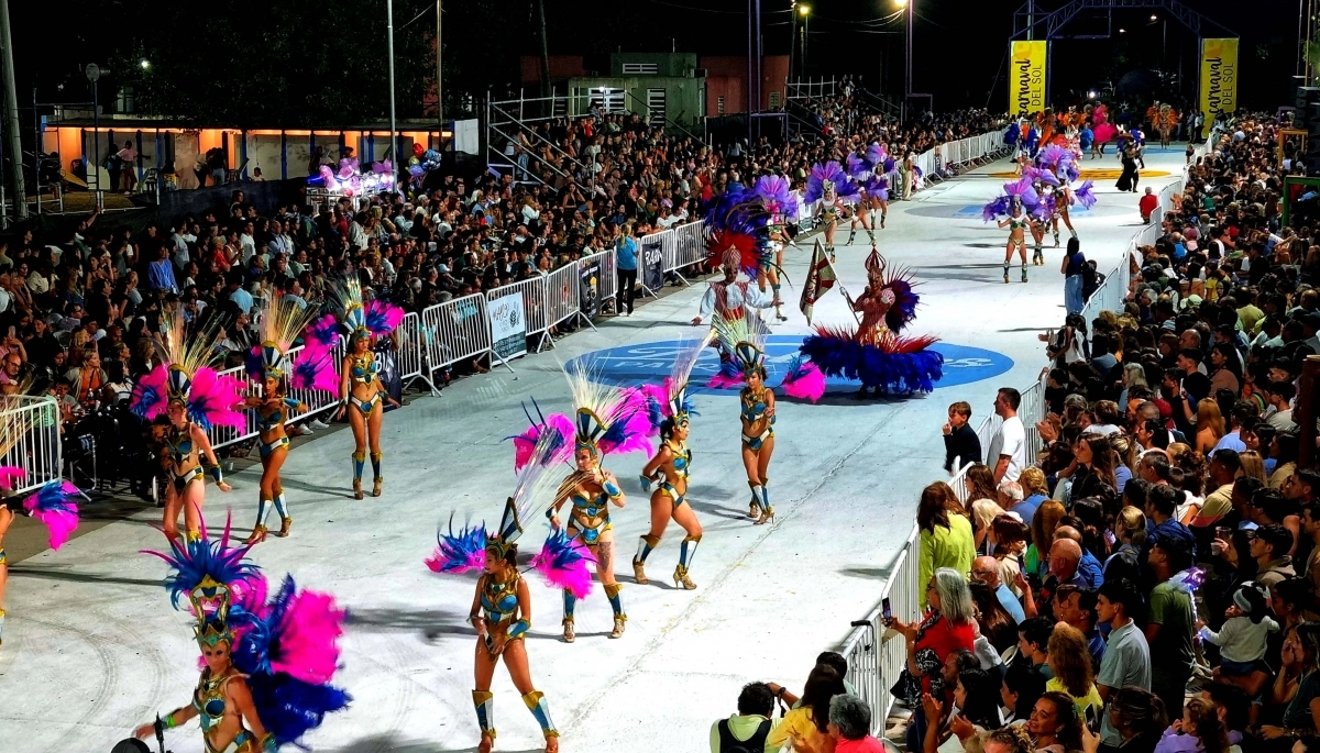 Dolores: más de 8 mil personas coparon la primera noche del Carnaval del Sol