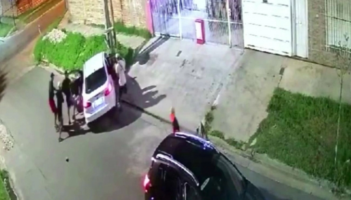 Conurbano descontrolado: familia salía con el auto y una violenta banda la atacó con la modalidad piraña