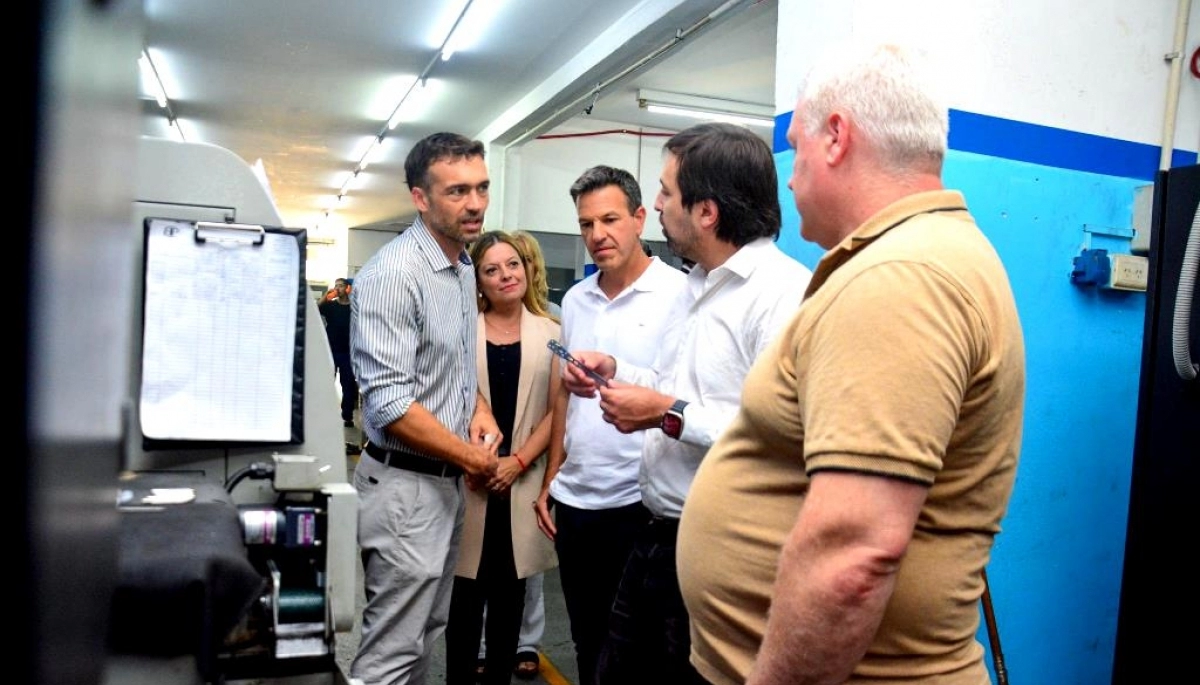 Junto a Kreplak, Sciaini recorrió una fábrica que produce prótesis médicas en San Martín