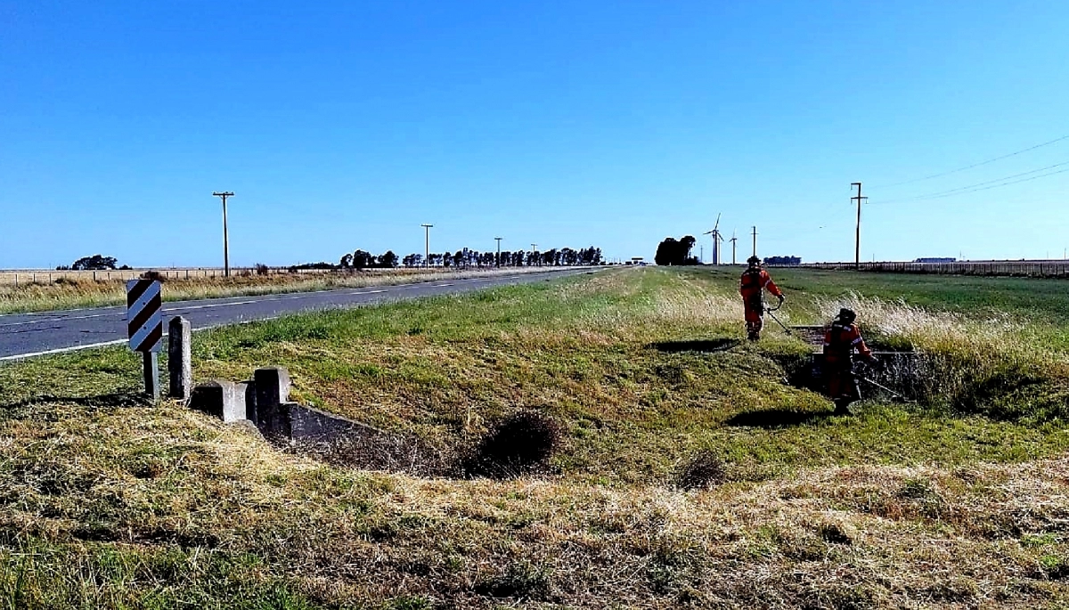 Ante el abandono del gobierno de Milei, vecinos del Interior bonaerense salen a mantener las rutas