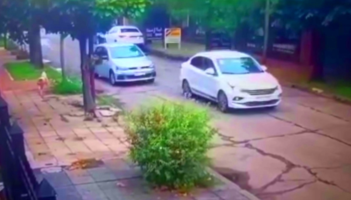Inseguridad en Morón: no se llegó a poner el cinturón y le apuntaron a la cabeza para robarle el automóvil