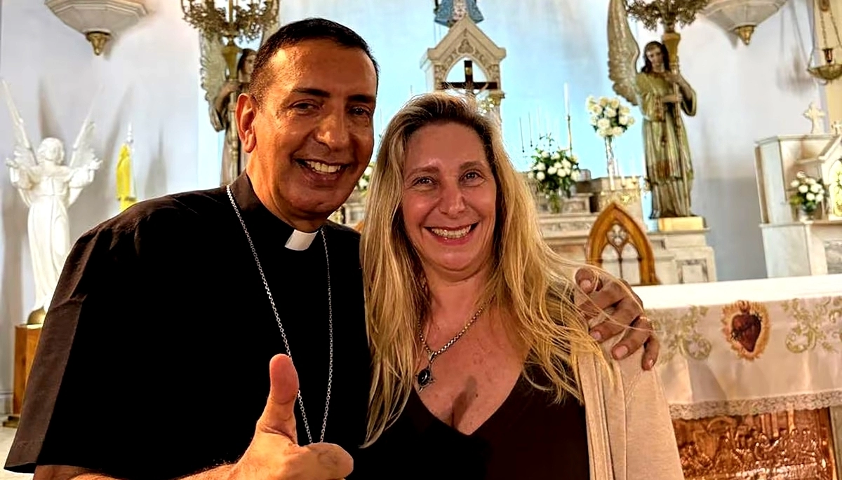 Como lo hizo Cristina: Karina Milei pisó el Conurbano y apareció de sorpresa en una parroquia