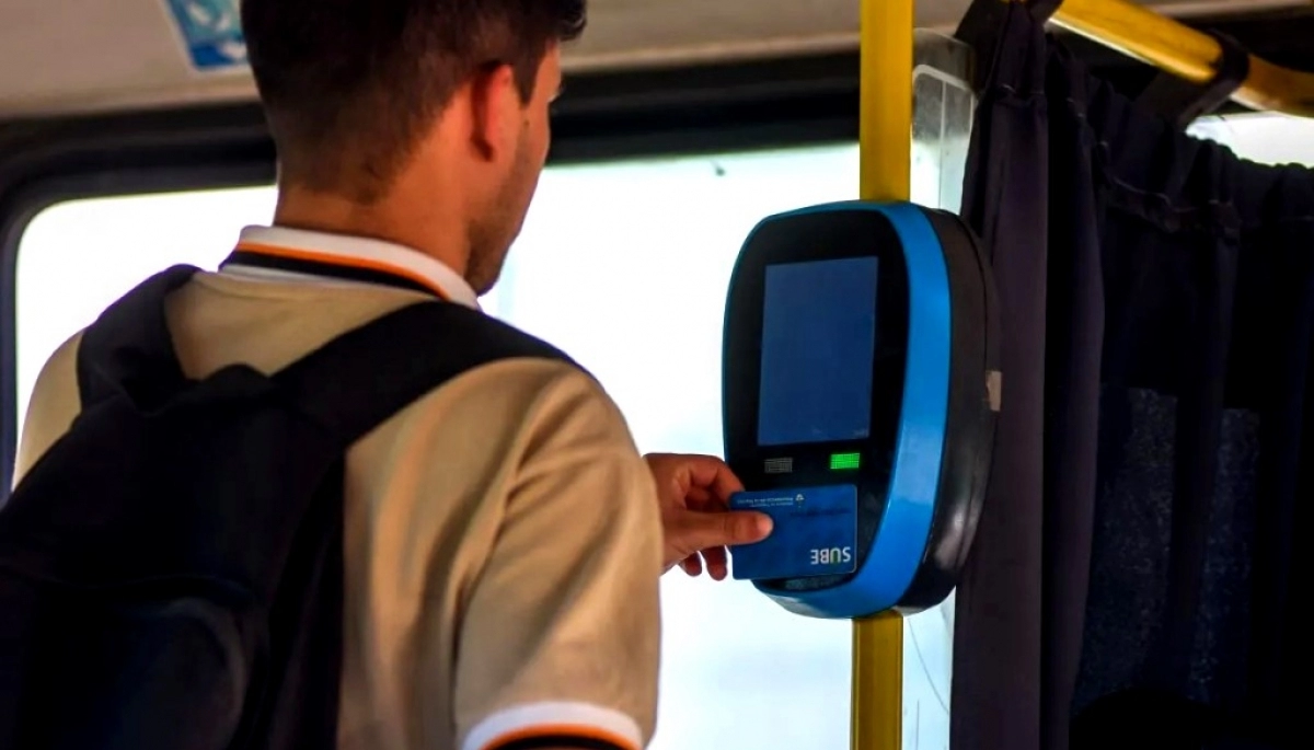 Kicillof no le da respiro al bolsillo bonaerense y el boleto de colectivo aumentará un 10% en marzo