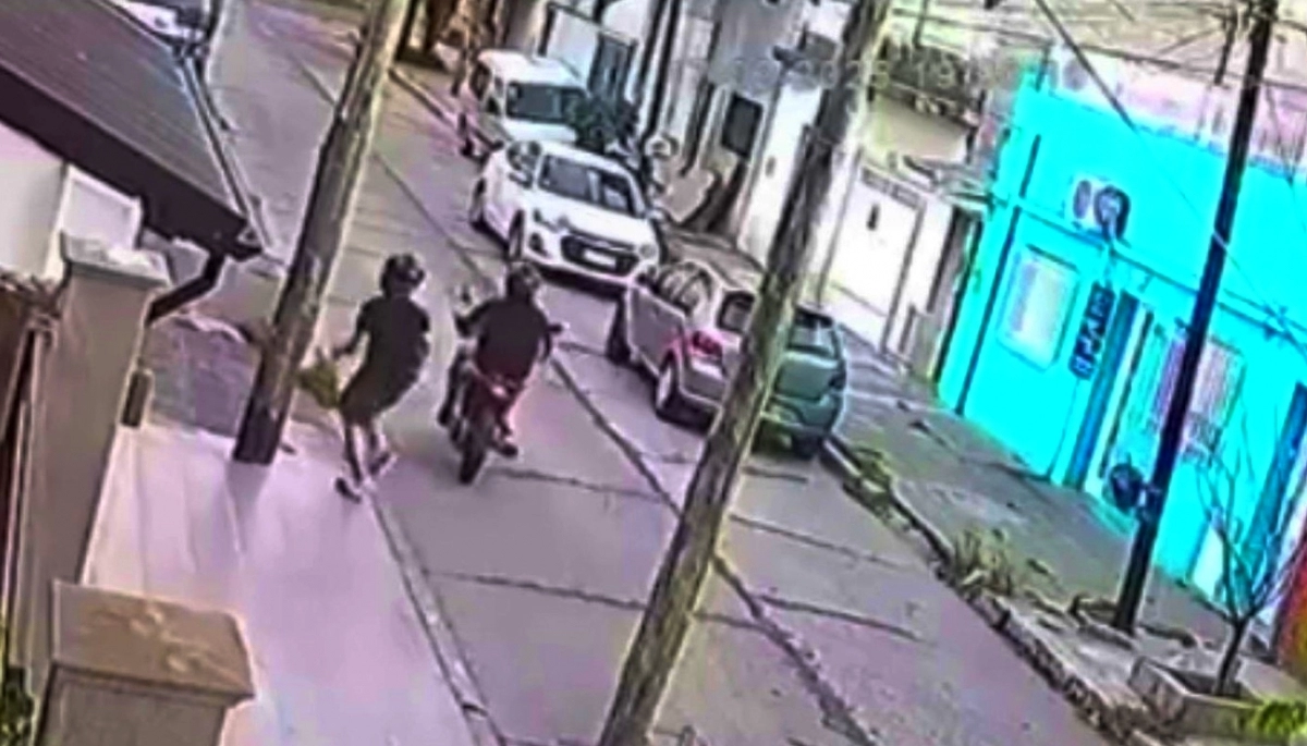 Inseguridad en Tres de Febrero: motoquero quedó a pie en la puerta de su casa en Caseros