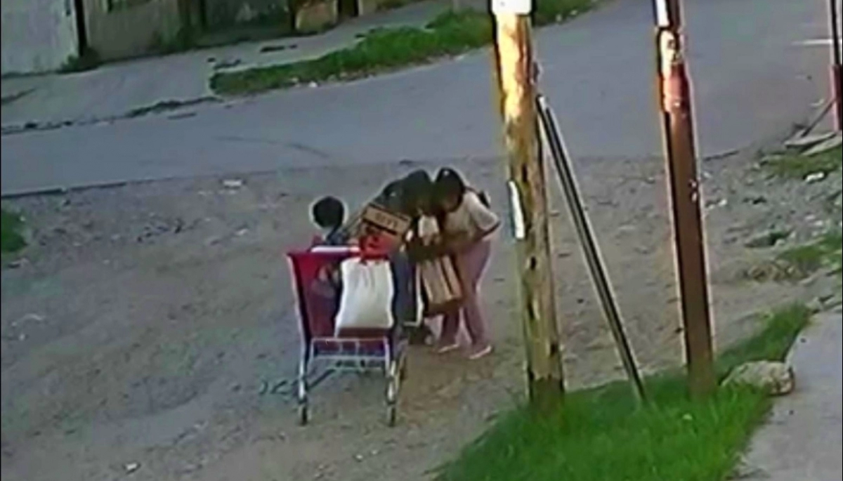 Conurbano detonado: una mujer que iba a trabajar con su bebé, fue asaltada y pateada en el piso