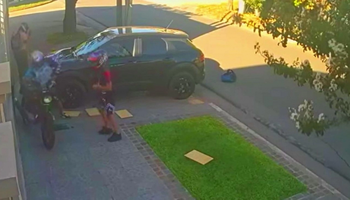 Conurbano descontrolado: mensajeros en moto escapaban de motochorros y un disparo los obligó a desistir