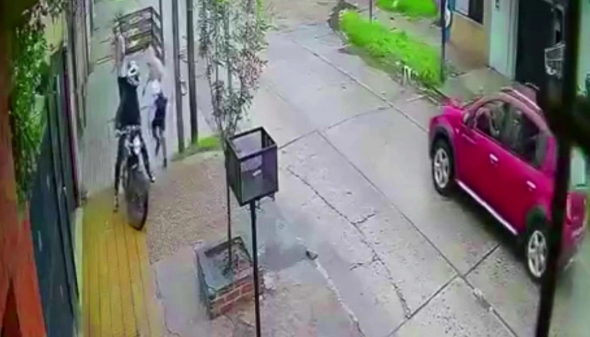 En Merlo, los vecinos están regalados: escuchan el ruido de las motos y preparan las pertenencias para entregar