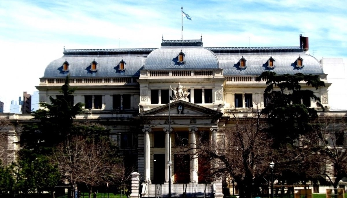 Senadores proponen más herramientas para “frenar la puerta giratoria”: en qué consiste
