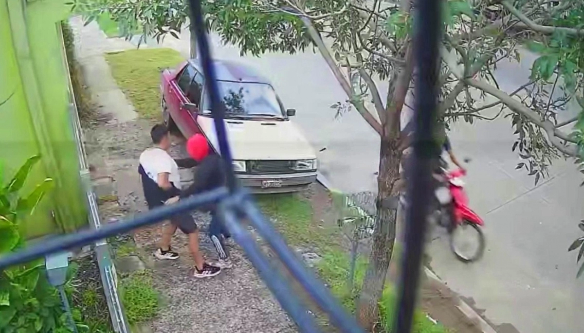 Conurbano descontrolado: ciclista fue despojado del vehículo y la ropa en tiempo récord