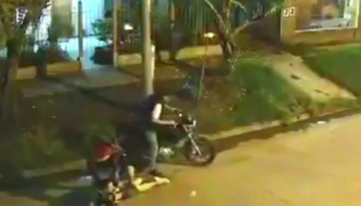 Más inseguridad en Merlo: motoquero se distrajo con el teléfono y le robaron el vehículo con una pistola en la cabeza