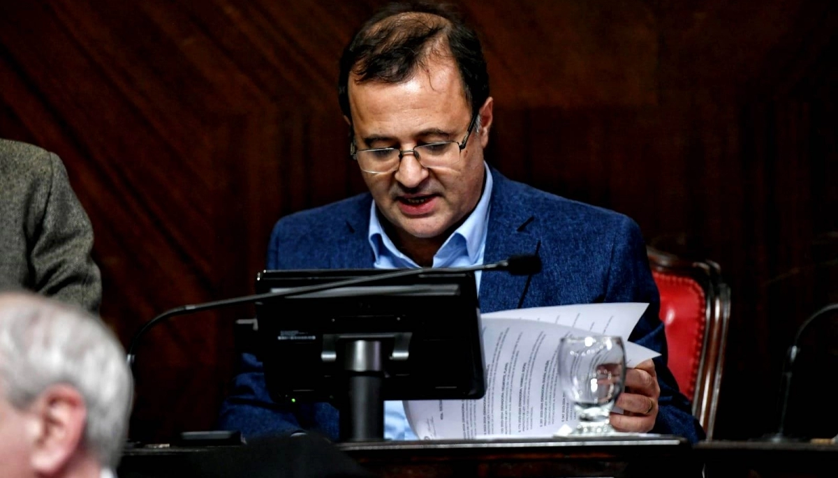 Senador bonaerense afirmó que el ajuste de Kicillof en la Provincia “compite” con el de Milei