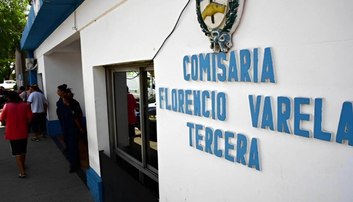 Asuntos internos encontró a detenido por "gatillo fácil" fuera de la celda y tomando mate con el Comisario