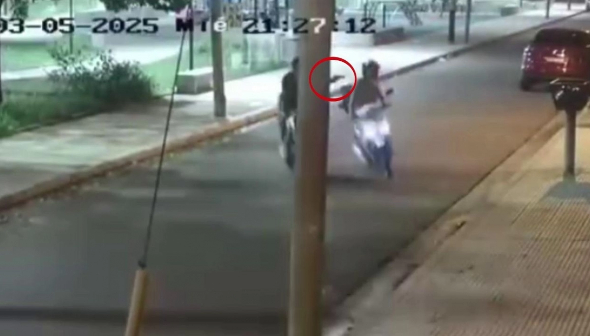 Delivery fue asaltado por delincuentes que lo encañonaron y le dieron un culatazo con las motos en movimiento