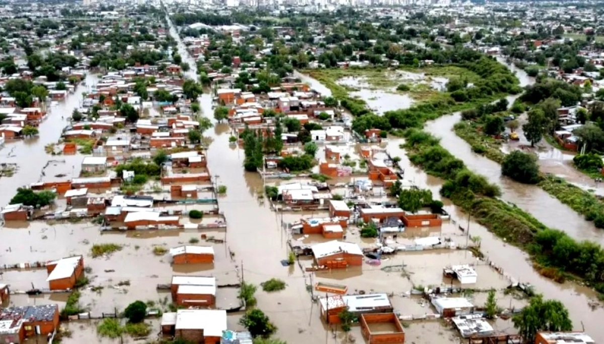 Milei decretó tres días de duelo nacional por el trágico temporal en Bahía Blanca