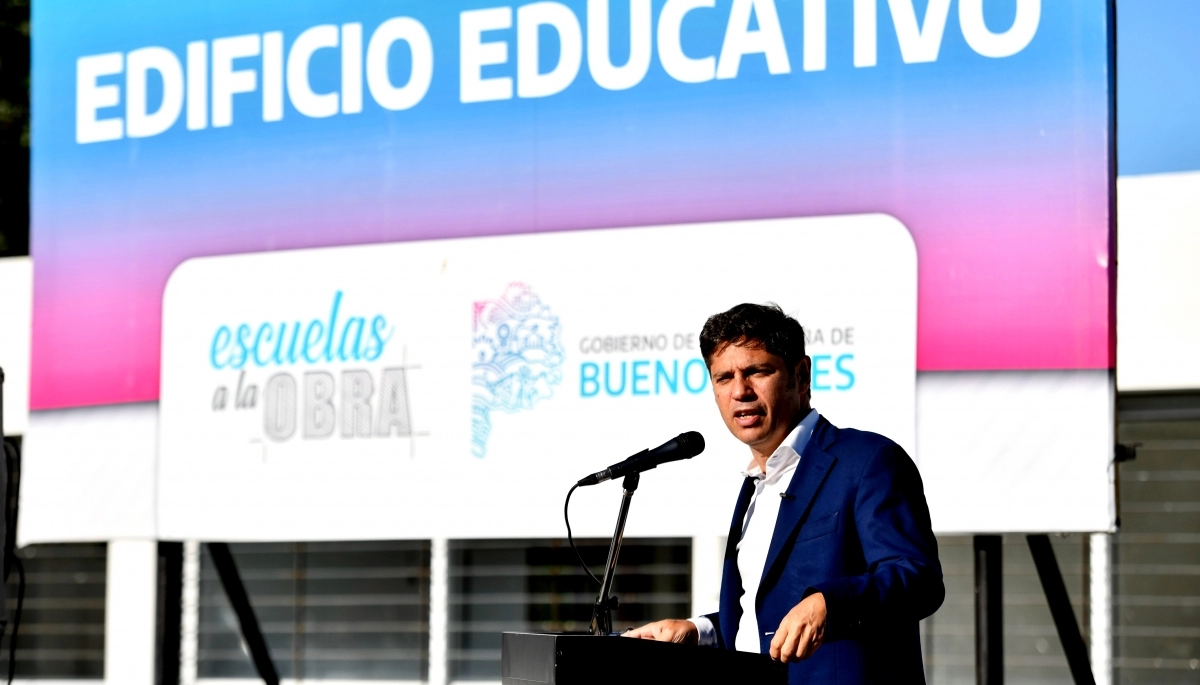 Kicillof inició el ciclo lectivo en Castelli, habló de Bahía Blanca y destacó la obra pública