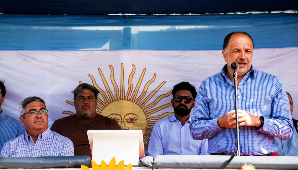 Tres Arroyos celebró el desfile de la Fiesta del Trigo y se entregó la Espiga de Oro a AAPRESID