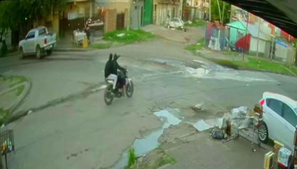 Conurbano descontrolado: motochorros asaltaron y arrastraron a una embarazada por el teléfono celular