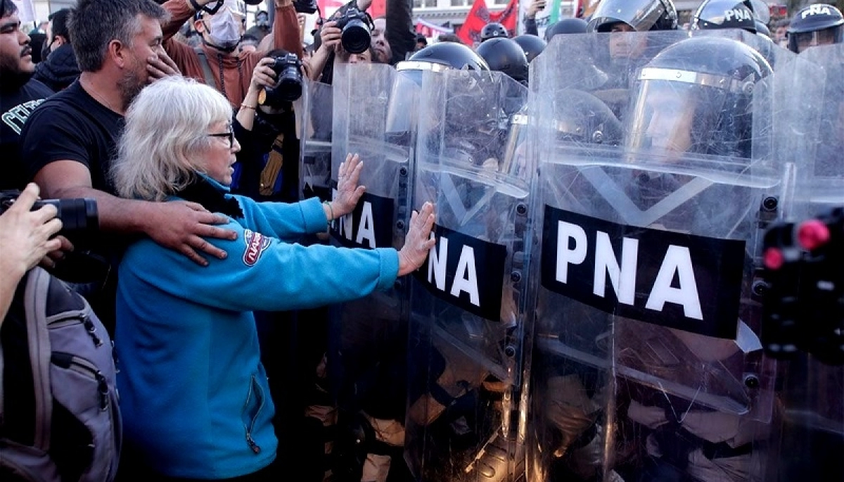 Libertarios dialoguistas condenaron a Milei por la represión a los jubilados: “Estos no son los 70”