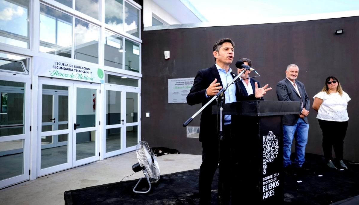 Kicillof inauguró un edificio educativo en Ramallo: habló de los “ataques” y la “crueldad” de Milei