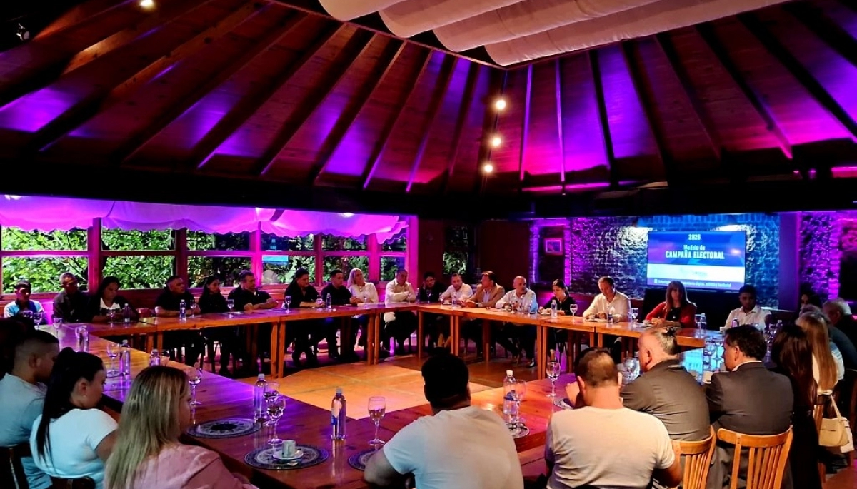Con la presencia de Curestis, La Libertad Avanza presentó su mesa política en Esteban Echeverría