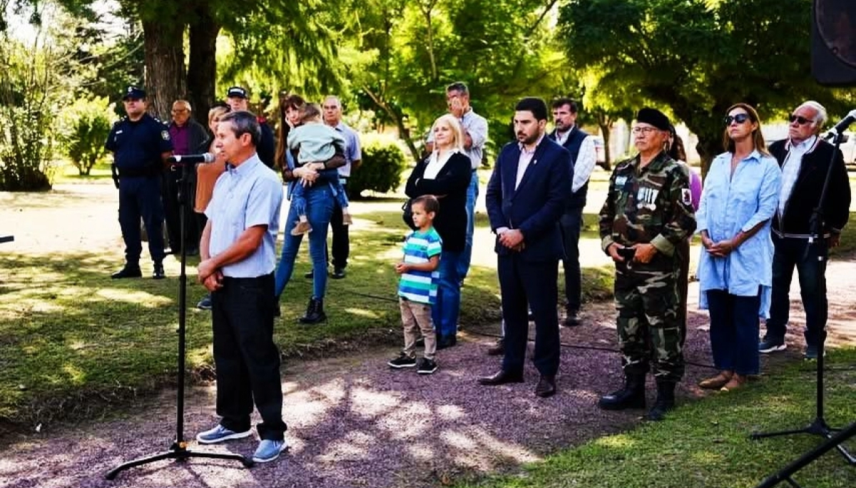 25 de Mayo: Egüen encabezó el acto por el 118º aniversario de Valdés
