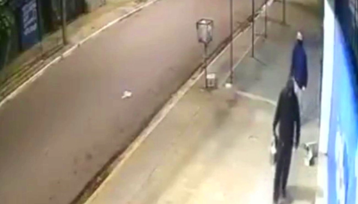 Más inseguridad en Merlo: una pareja de ratones robó una fiambrería, se llevaron efectivo y queso