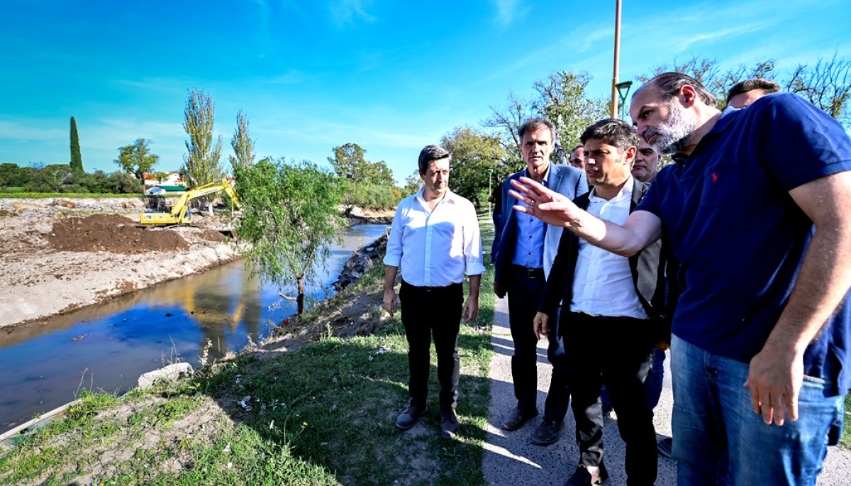 Kicillof recorrió las obras de reconstrucción en Bahía Blanca y destacó la presencia del Estado