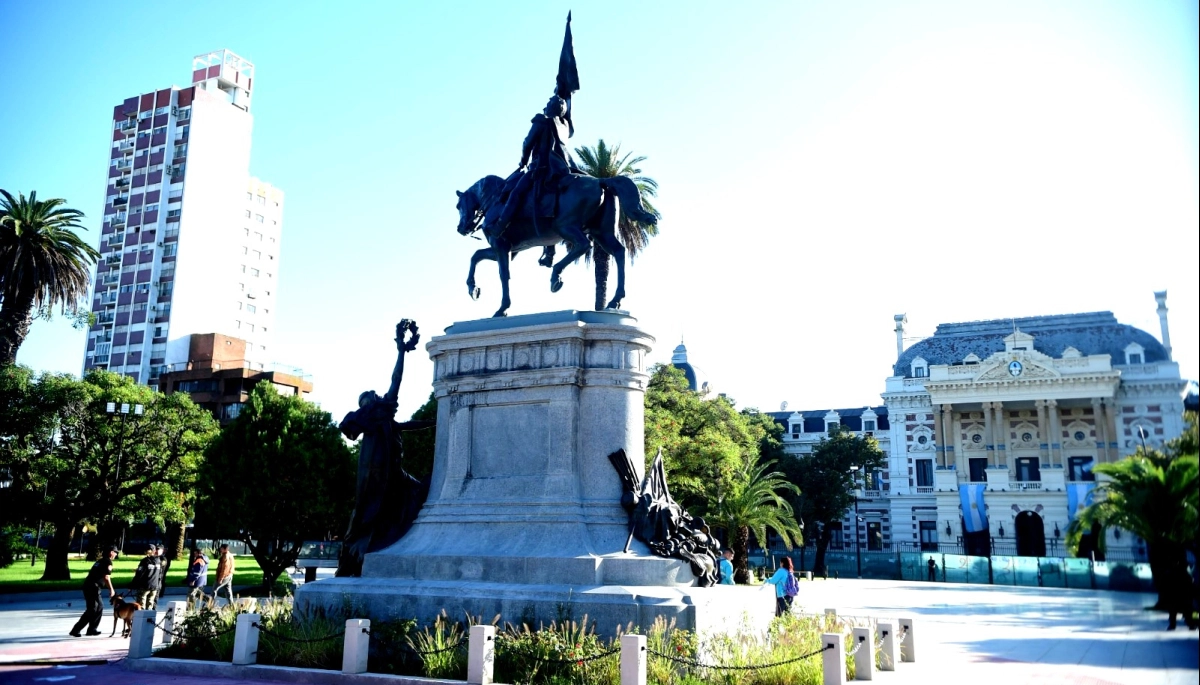 Kicillof y Alak inauguraron las obras de reconstrucción de la Plaza San Martín de La Plata