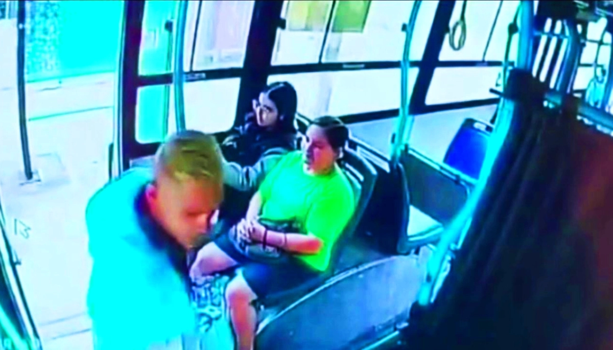 Conurbano descontrolado: buscan a un sujeto que sube a los colectivos y asalta a los choferes