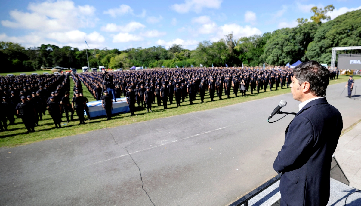 Kicillof encabezó la jura de 1.200 policías egresados y puso en marcha el Plan integral de Seguridad