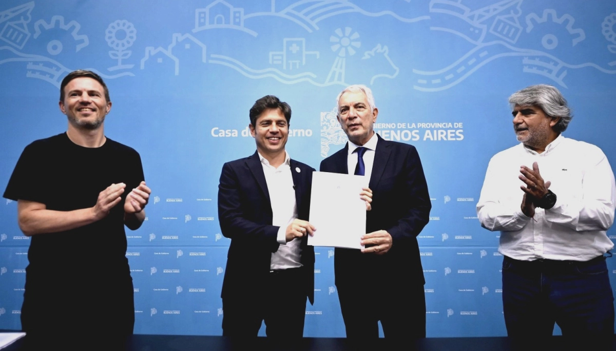 Luego de la reinauguración de la Plaza San Martín, Alak y Kicillof acordaron la firma para habilitar el Parque Industrial en Abasto