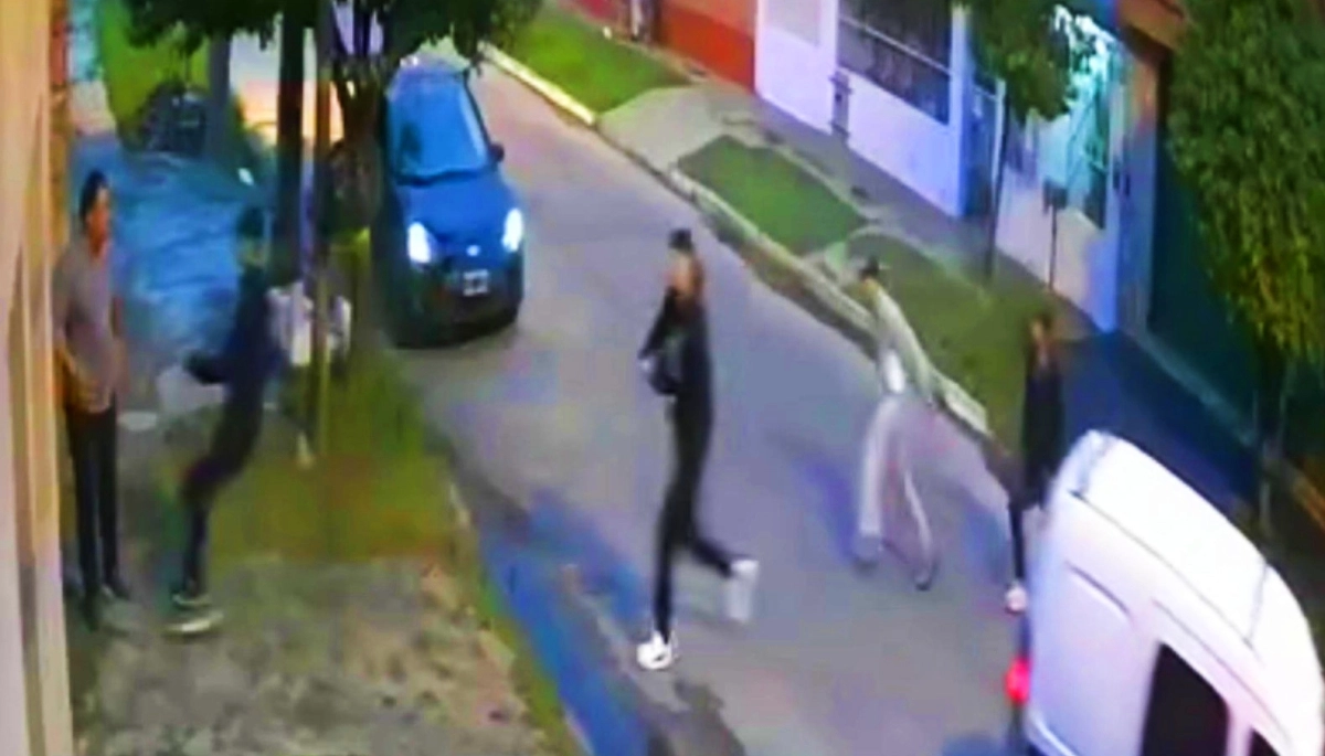 Conurbano descontrolado: una banda de jóvenes pirañas robaron un auto de "boquilla"