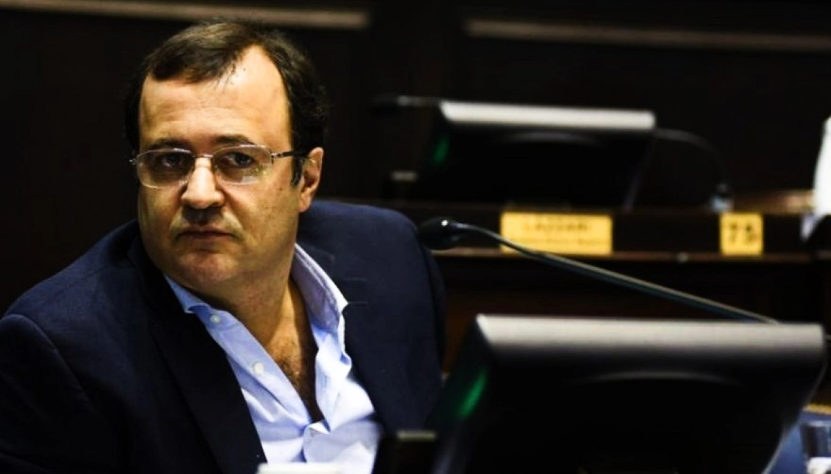 Un senador criticó la gestión de Kicillof por el poco porcentaje del gasto público destinado a obras