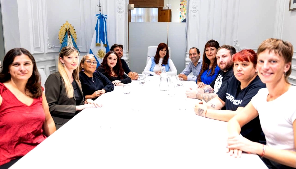 Tras reunirse con Kicillof, Grabois se sacó una foto con Cristina y se mostró contra el desdoblamiento