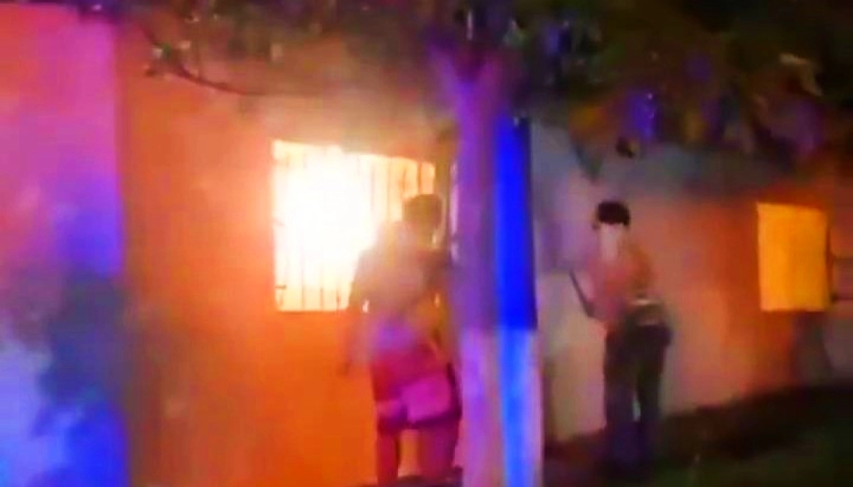 Descontrol en Mar del Plata: vecinos incendiaron un presunto aguantadero y búnker de narcomenudeo