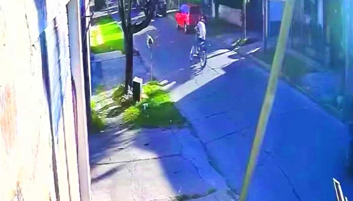 Inseguridad en Morón: motochorros interceptaron a un hombre y le robaron la moto a los tiros