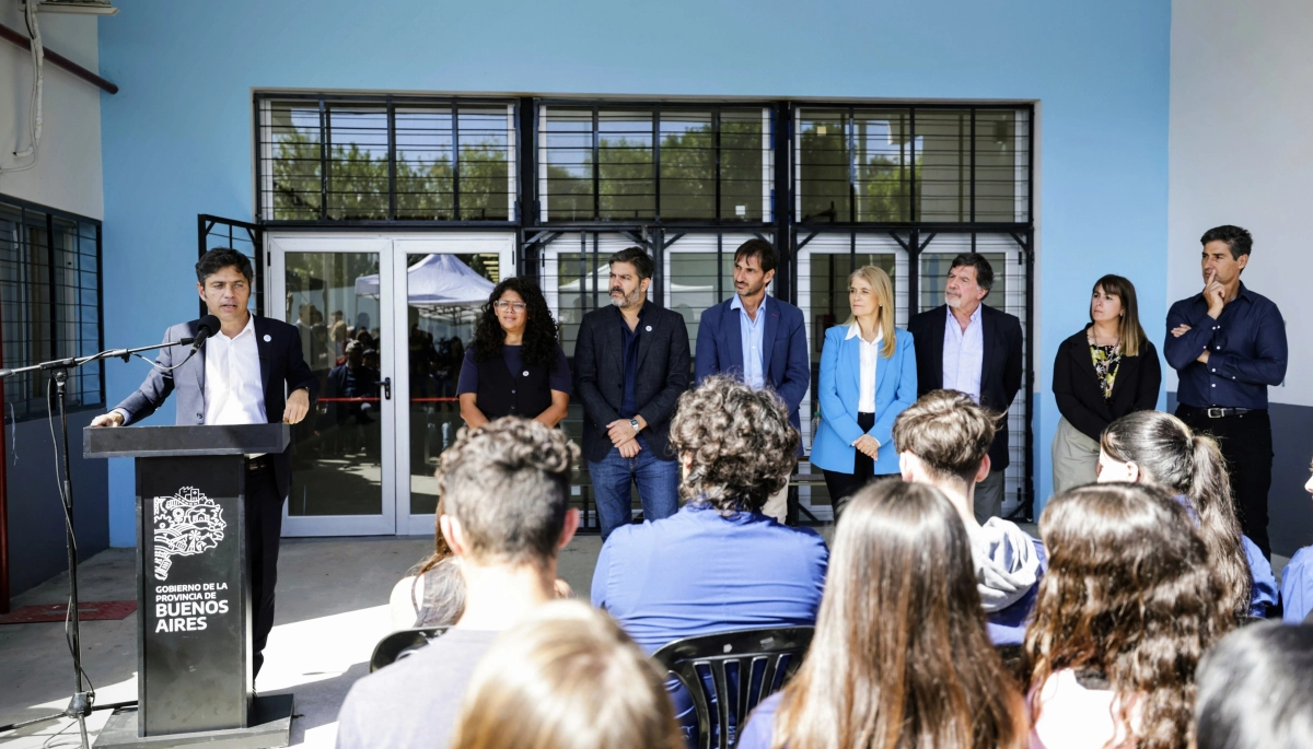 Kicillof inauguró una nueva Escuela Técnica en Punta Indio y acordó poner en valor un Parque Deportivo