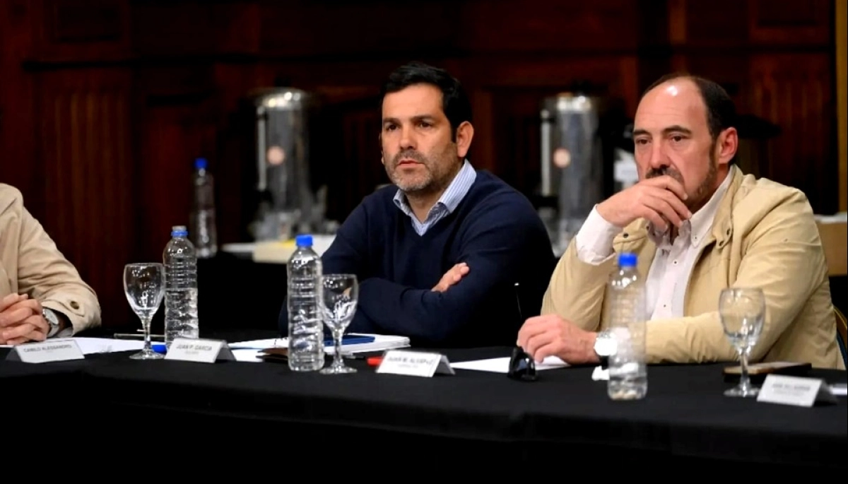 Apuntan al intendente de Dolores por “sacarle plata a los vecinos”, la falta de obras y la inseguridad